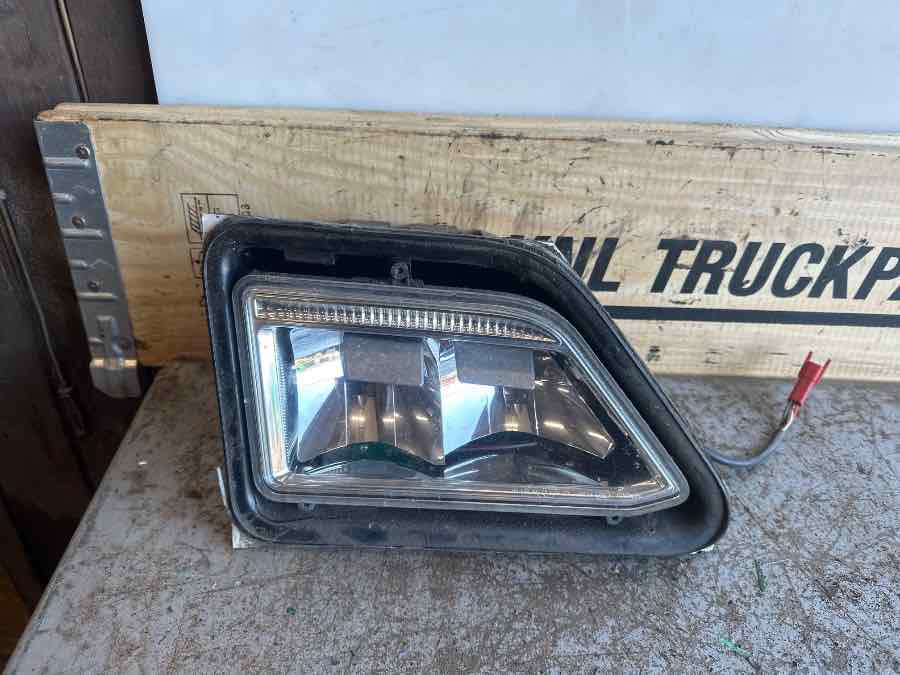 SCANIA SPOTLAMP 2535367 - Lumière/ Éclairage pour Camion: photos 1 SCANIA SPOTLAMP 2535367 - Lumière/ Éclairage pour Camion: photos 1