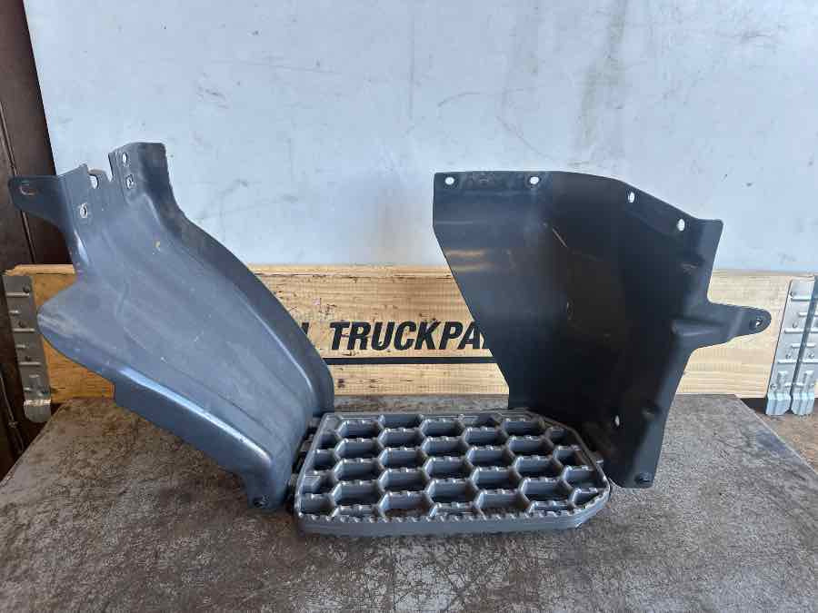 SCANIA STEP PLATE RH 2422410 2422412 2533168 - Cabine et intérieur pour Camion: photos 1 SCANIA STEP PLATE RH 2422410 2422412 2533168 - Cabine et intérieur pour Camion: photos 1
