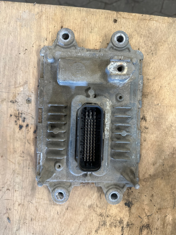 VOLVO ECU 21870075 P022 - Système électrique pour Camion: photos 1 VOLVO ECU 21870075 P022 - Système électrique pour Camion: photos 1