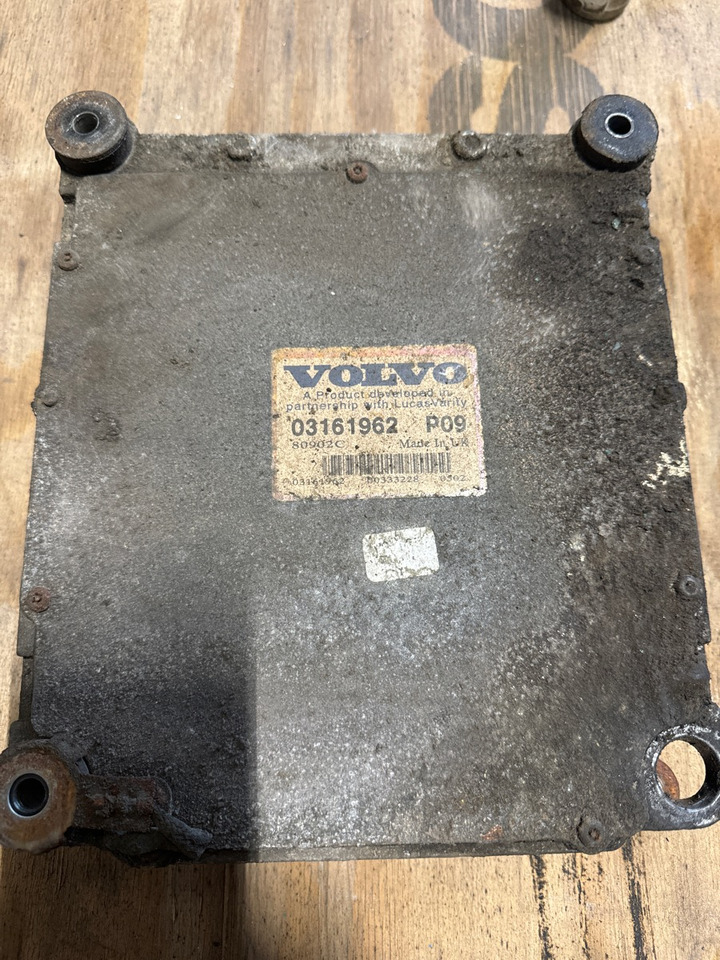 VOLVO ECU 3161962 P09 - Système électrique pour Camion: photos 1 VOLVO ECU 3161962 P09 - Système électrique pour Camion: photos 1