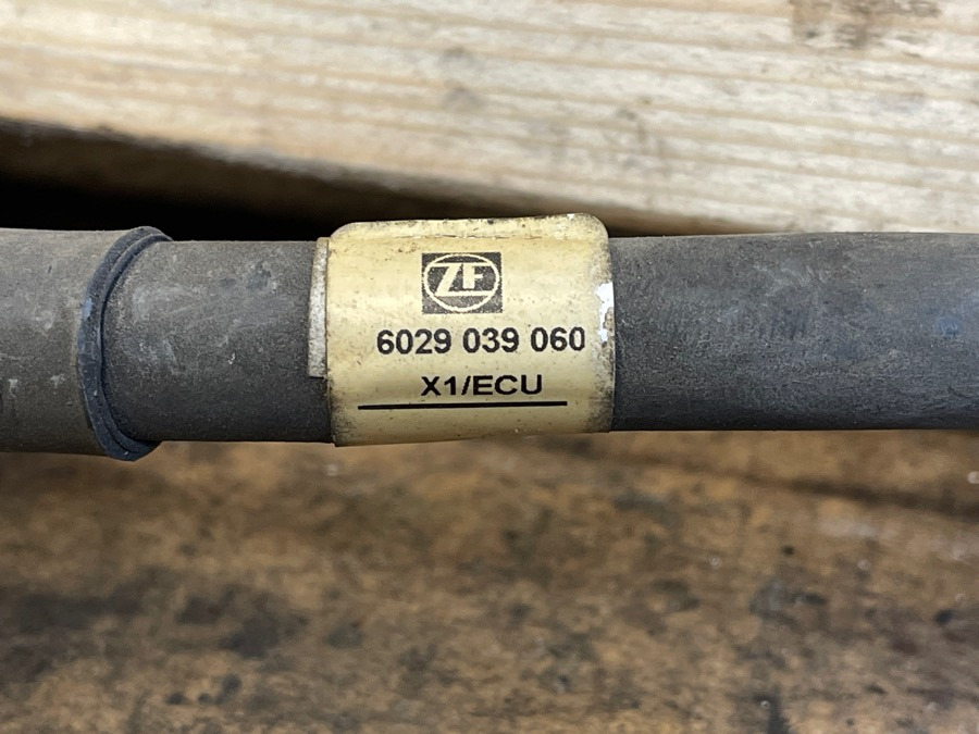 ZF EST CABEL 6029039060 - Câble/ Fil pour Camion: photos 2 ZF EST CABEL 6029039060 - Câble/ Fil pour Camion: photos 2