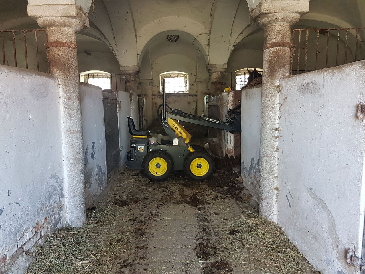 Tur Poland Mini Loader TUR N 520 Mini Hoflader Kompaktlader Briggs&Stratton - Mini chargeuse: photos 4 Tur Poland Mini Loader TUR N 520 Mini Hoflader Kompaktlader Briggs&Stratton - Mini chargeuse: photos 4