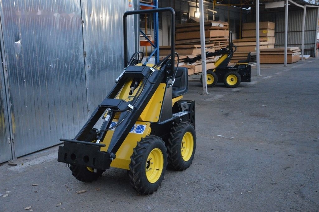 Tur Poland Miniradlader Miniloader Mini hoflader TUR N 520 Briggs&Stratton - Mini chargeuse: photos 3 Tur Poland Miniradlader Miniloader Mini hoflader TUR N 520 Briggs&Stratton - Mini chargeuse: photos 3
