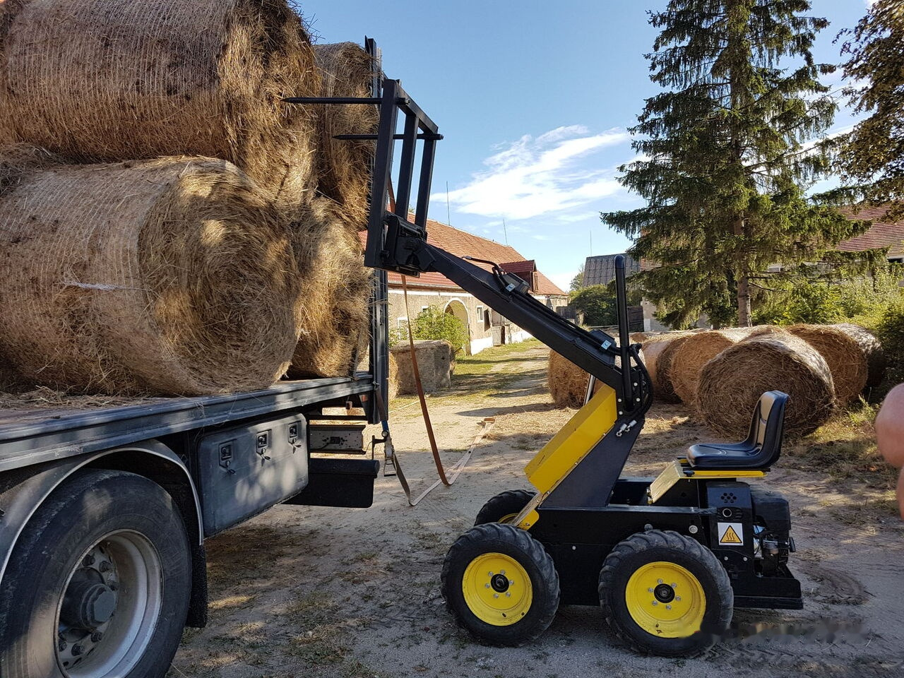 Tur Poland Miniradlader Miniloader Mini hoflader TUR N 520 - Mini chargeuse: photos 1 Tur Poland Miniradlader Miniloader Mini hoflader TUR N 520 - Mini chargeuse: photos 1
