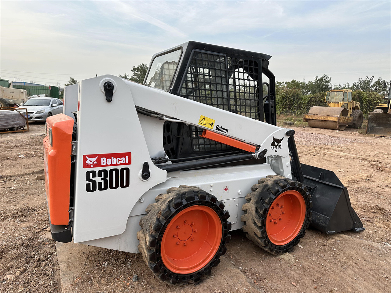 BOBCAT S300 - Mini chargeuse: photos 4 BOBCAT S300 - Mini chargeuse: photos 4