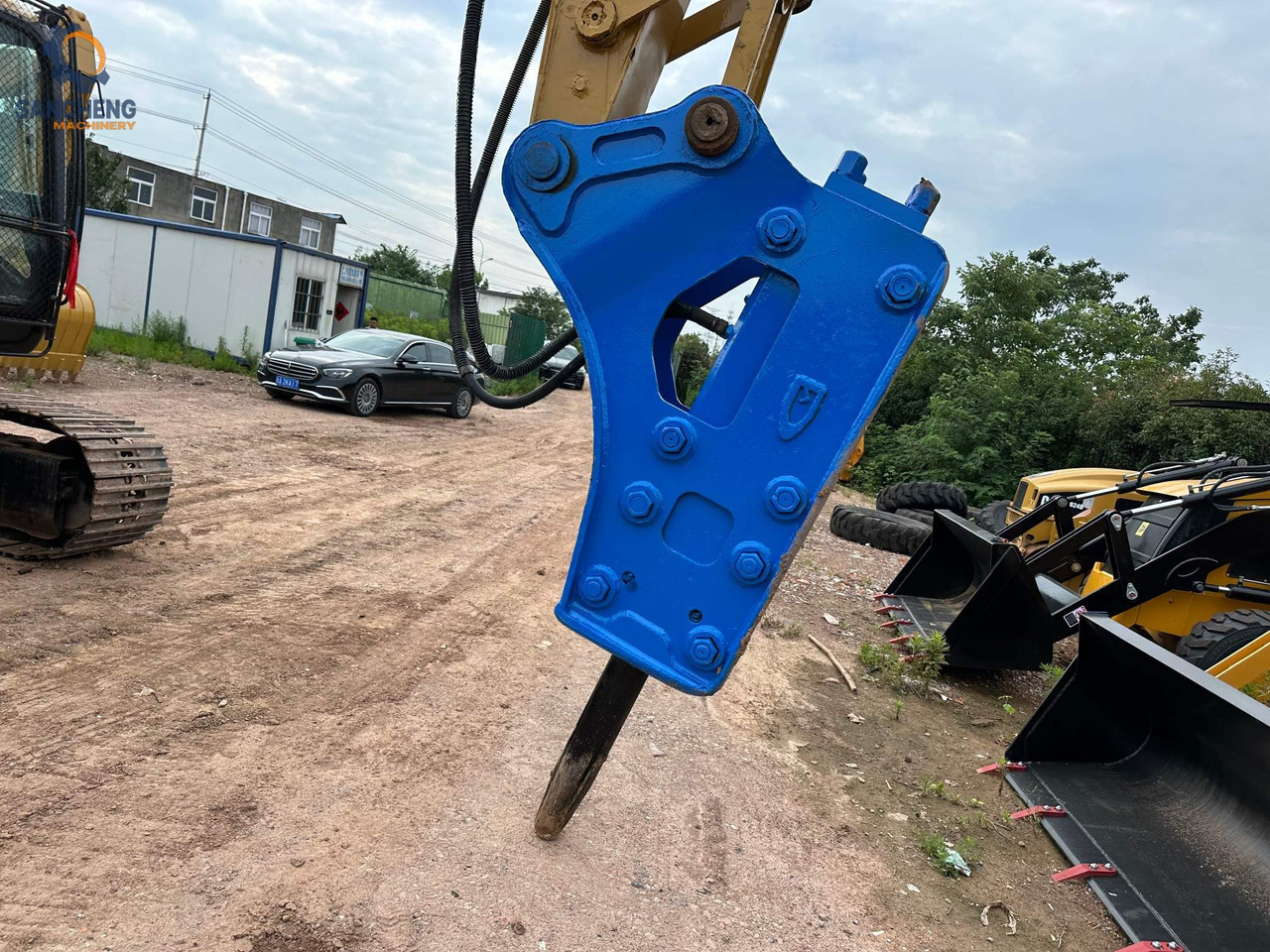 CAT 320CL crawler excavator with hammer - Pelle sur chenille: photos 5 CAT 320CL crawler excavator with hammer - Pelle sur chenille: photos 5