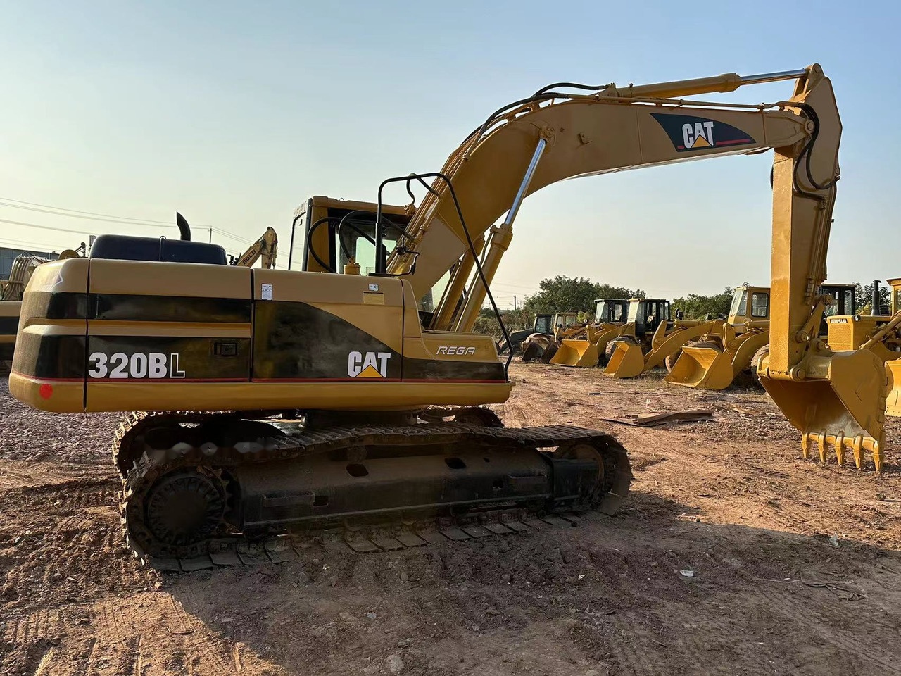 CATERPILLAR 320BL - Pelle sur chenille: photos 4 CATERPILLAR 320BL - Pelle sur chenille: photos 4