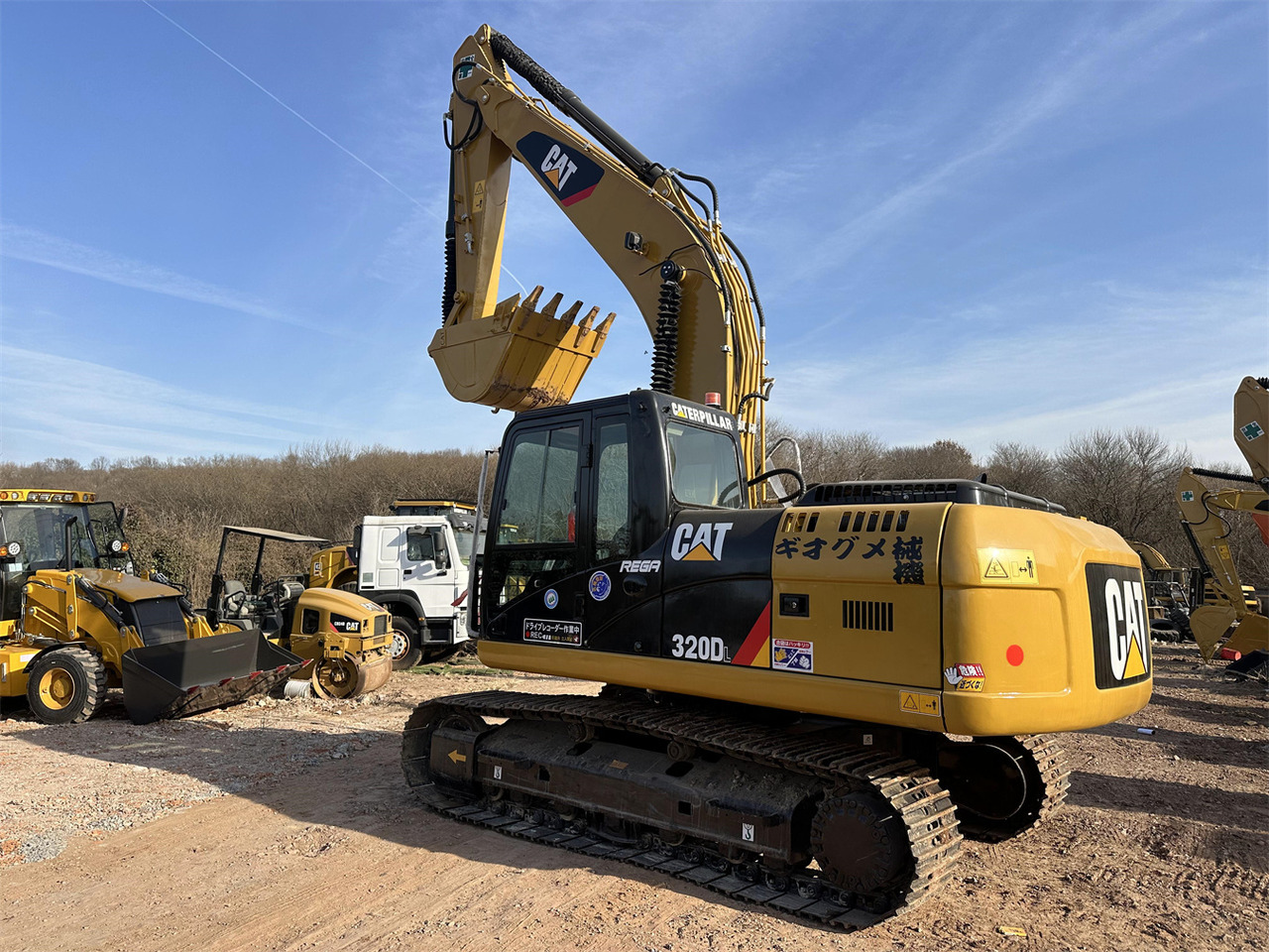 CATERPILLAR 320DL - Pelle sur chenille: photos 2 CATERPILLAR 320DL - Pelle sur chenille: photos 2