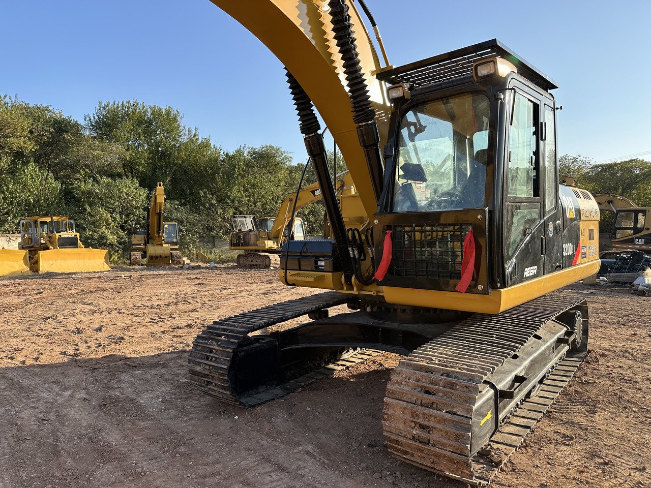 CATERPILLAR 320DL - Pelle sur chenille: photos 5 CATERPILLAR 320DL - Pelle sur chenille: photos 5