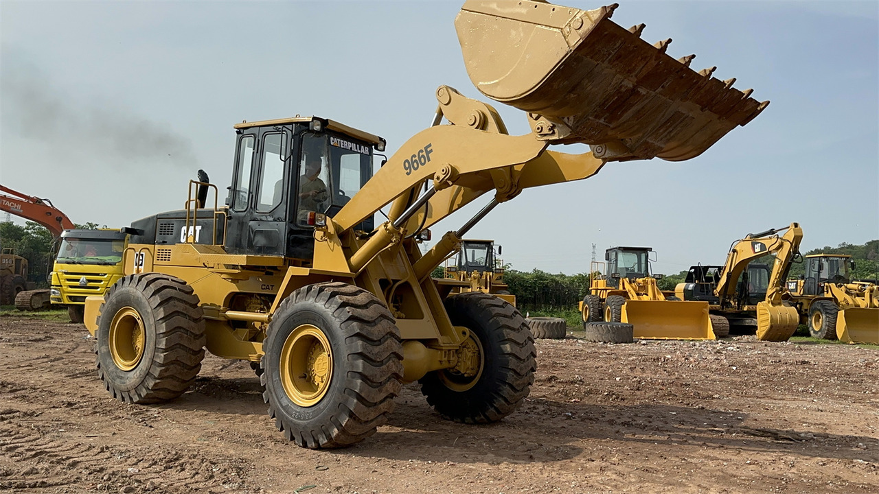 Chargeuse sur pneus CATERPILLAR 966F: photos 11