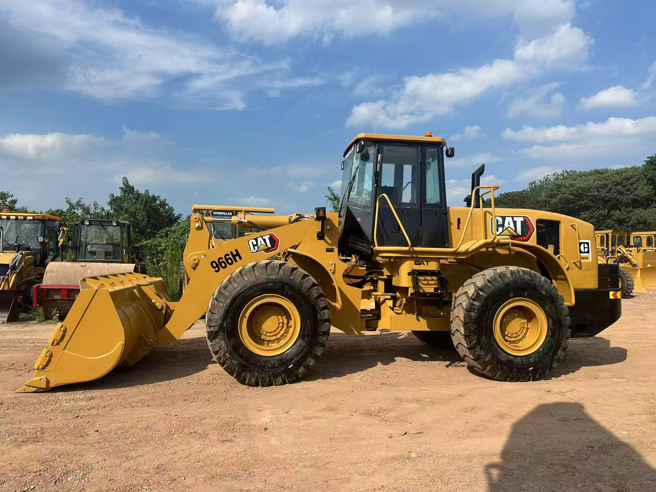 CATERPILLAR 966H - Chargeuse sur pneus: photos 3 CATERPILLAR 966H - Chargeuse sur pneus: photos 3