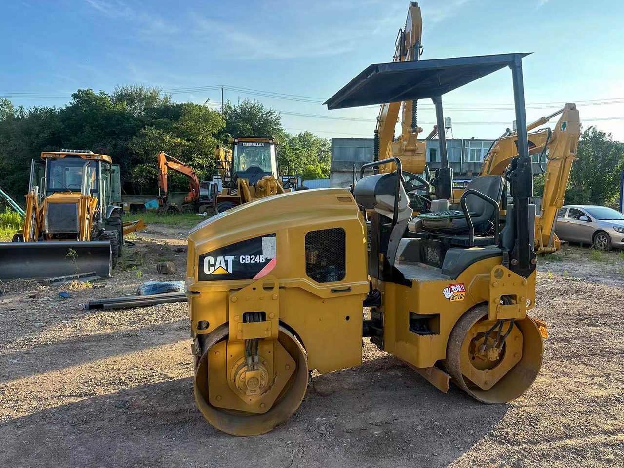 CATERPILLAR CB24B - Compacteur: photos 3 CATERPILLAR CB24B - Compacteur: photos 3