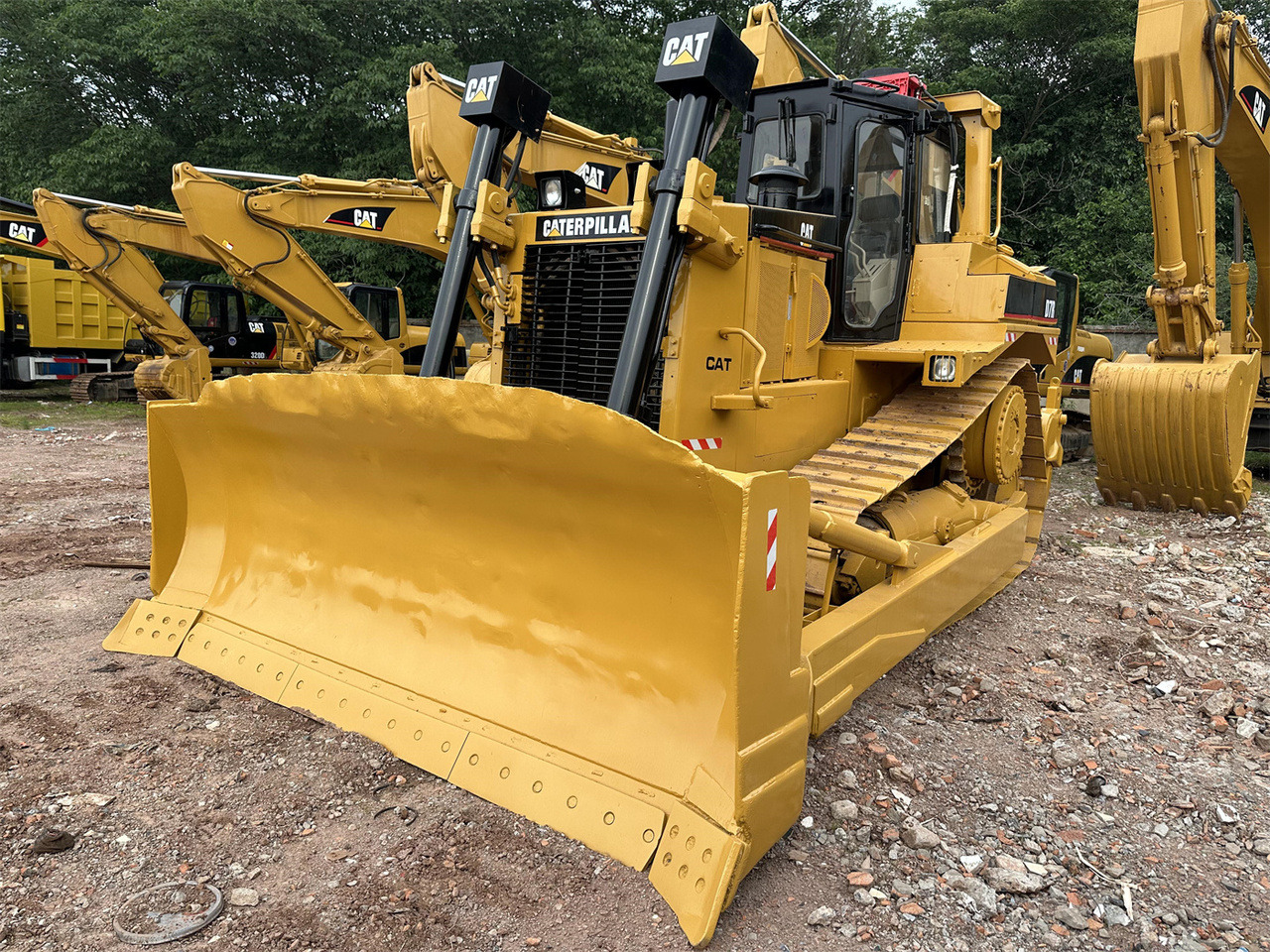 CATERPILLAR D7R - Bulldozer: photos 3 CATERPILLAR D7R - Bulldozer: photos 3