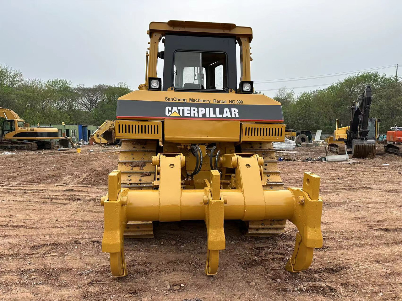 CATERPILLAR D8R - Bulldozer: photos 5 CATERPILLAR D8R - Bulldozer: photos 5
