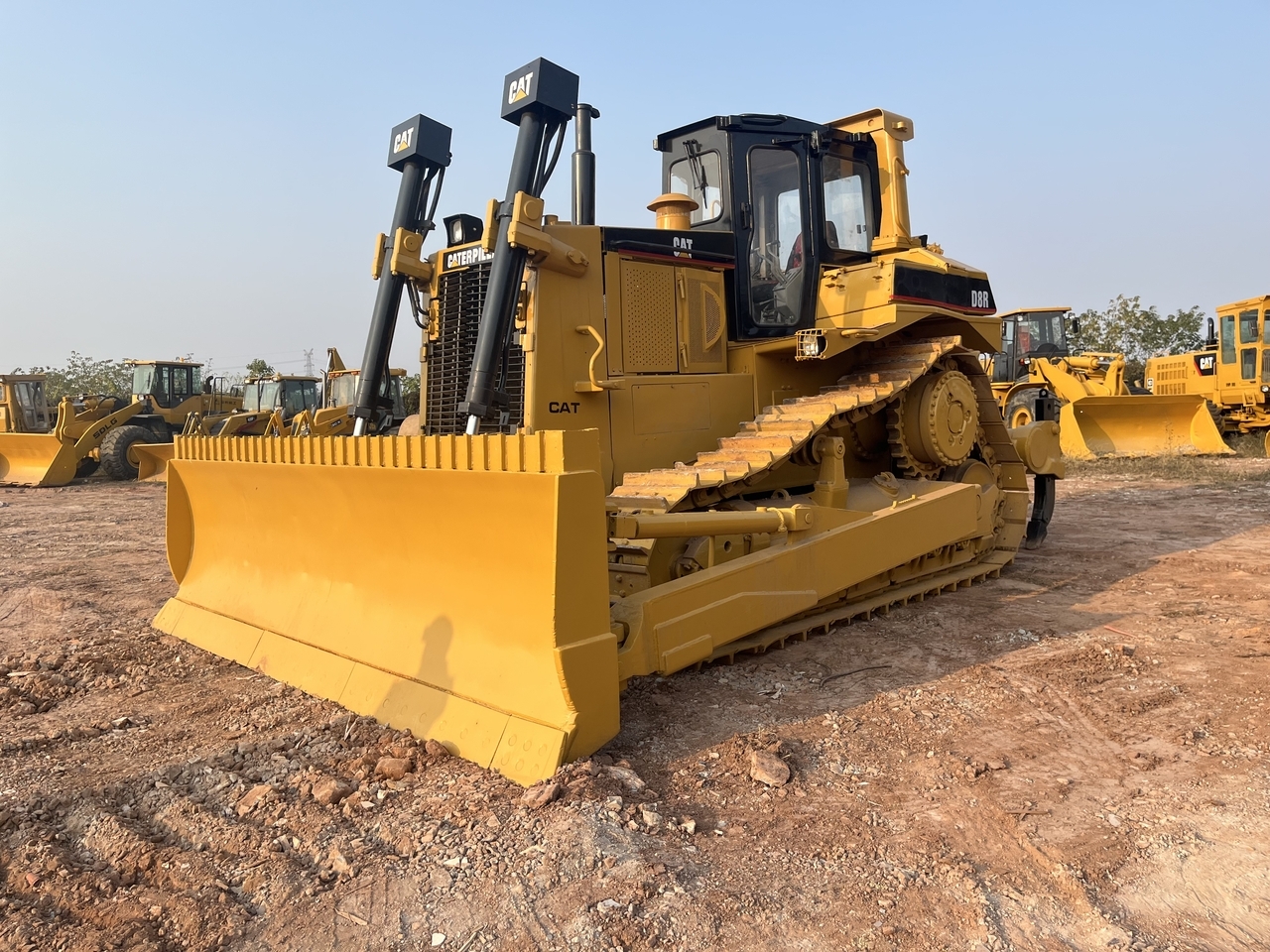 CATERPILLAR D8R - Bulldozer: photos 1 CATERPILLAR D8R - Bulldozer: photos 1