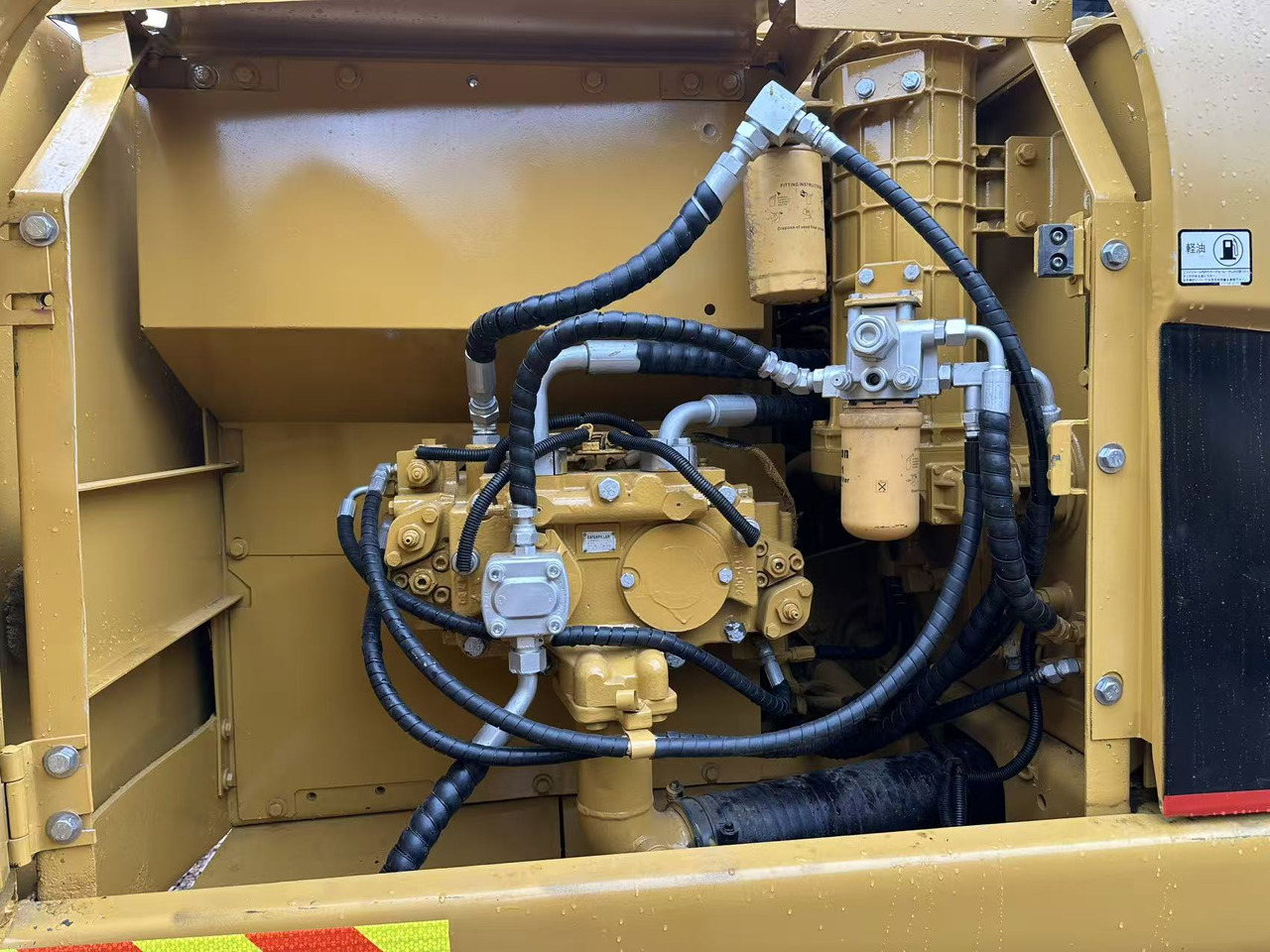 Caterpillar 320CL - Pelle sur chenille: photos 4 Caterpillar 320CL - Pelle sur chenille: photos 4