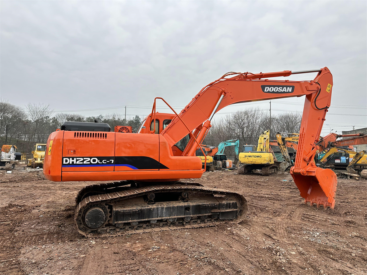 DOOSAN DH220 excavator - Pelle sur chenille: photos 2 DOOSAN DH220 excavator - Pelle sur chenille: photos 2