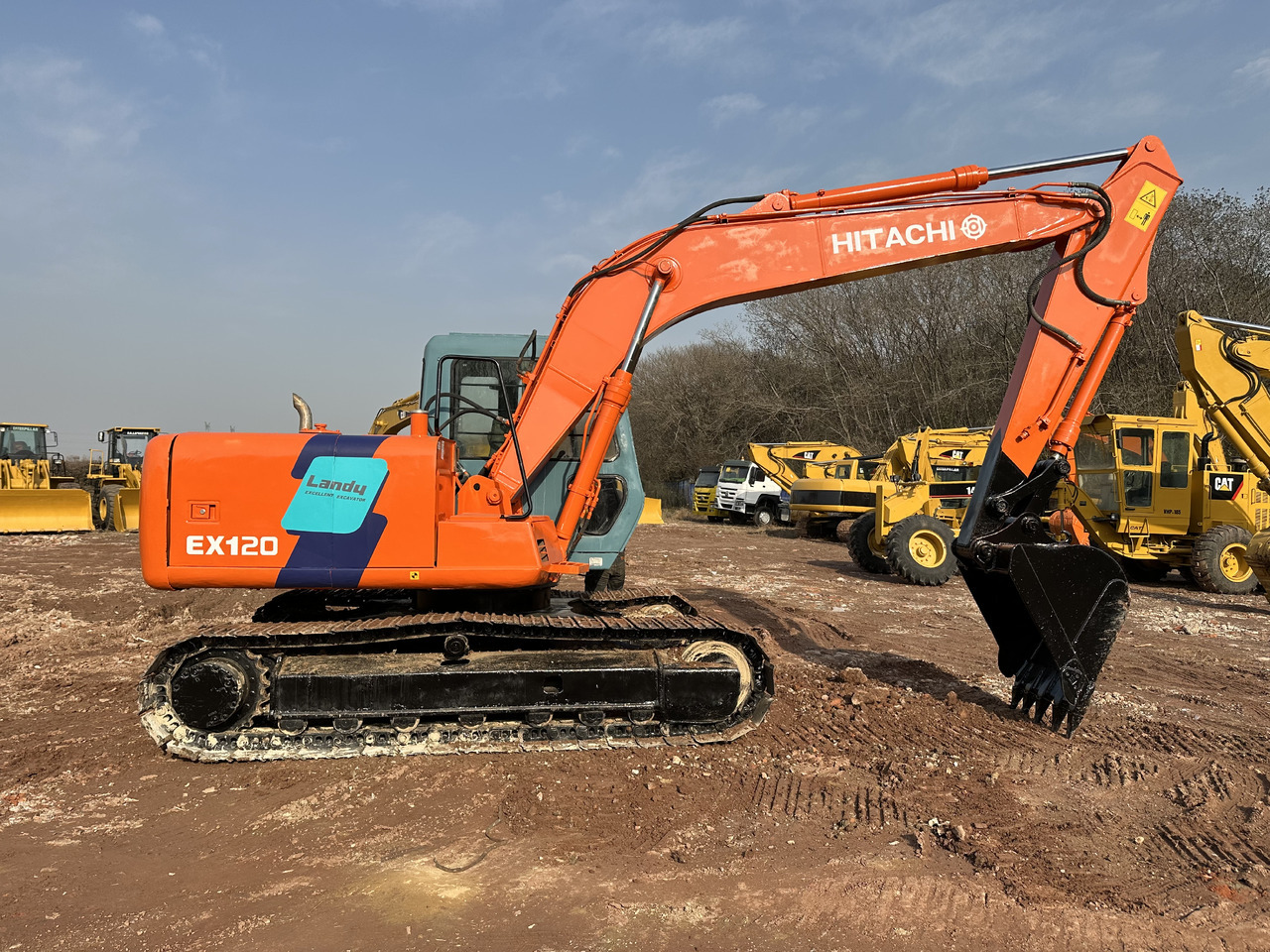 HITACHI EX120-3 - Pelle sur chenille: photos 1 HITACHI EX120-3 - Pelle sur chenille: photos 1