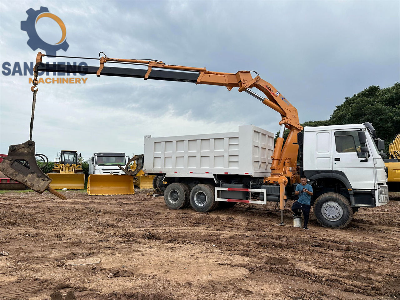 Camion grue HOWO 371: photos 10
