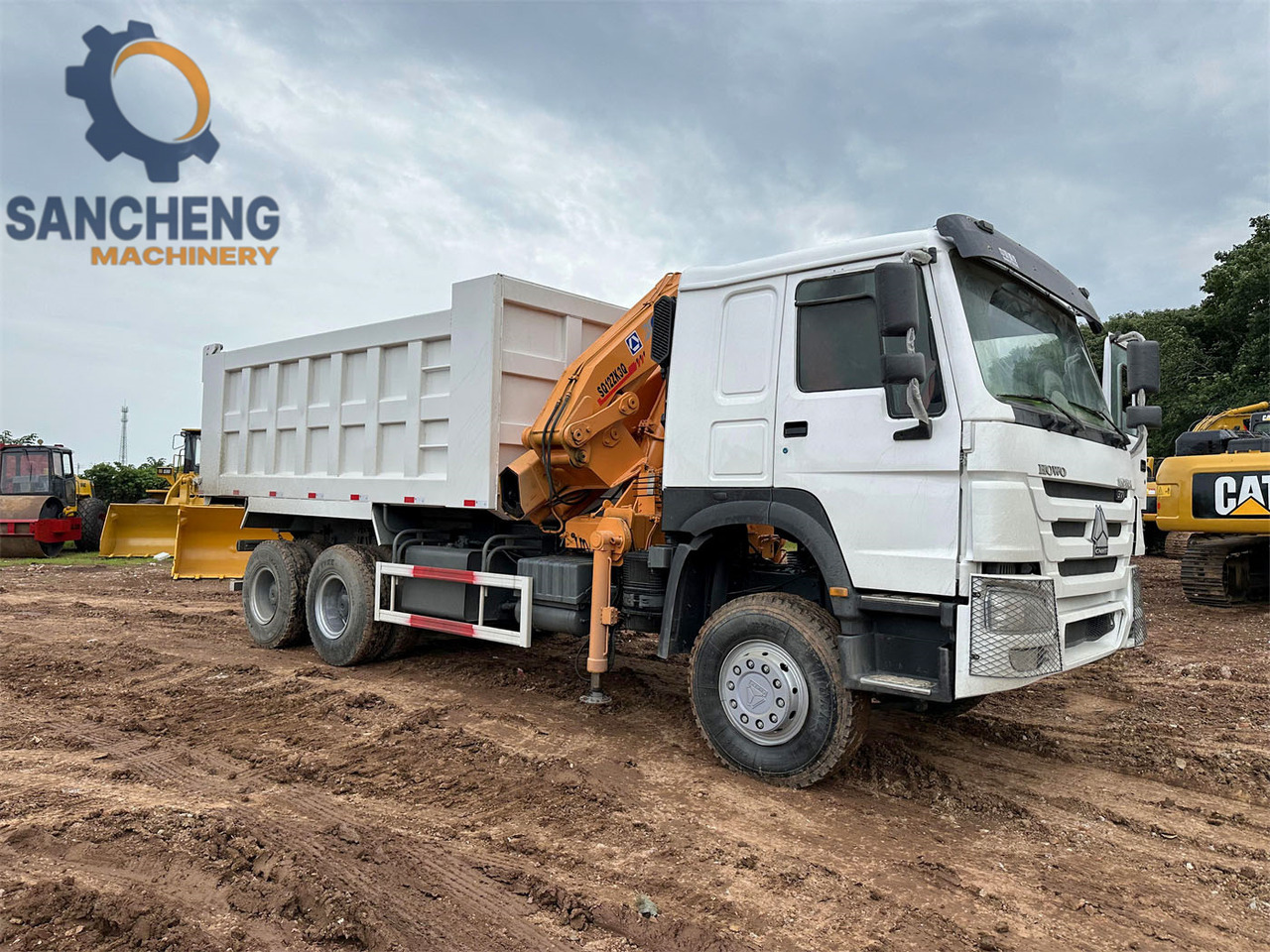 HOWO 371 Crane truck - Camion grue: photos 2 HOWO 371 Crane truck - Camion grue: photos 2
