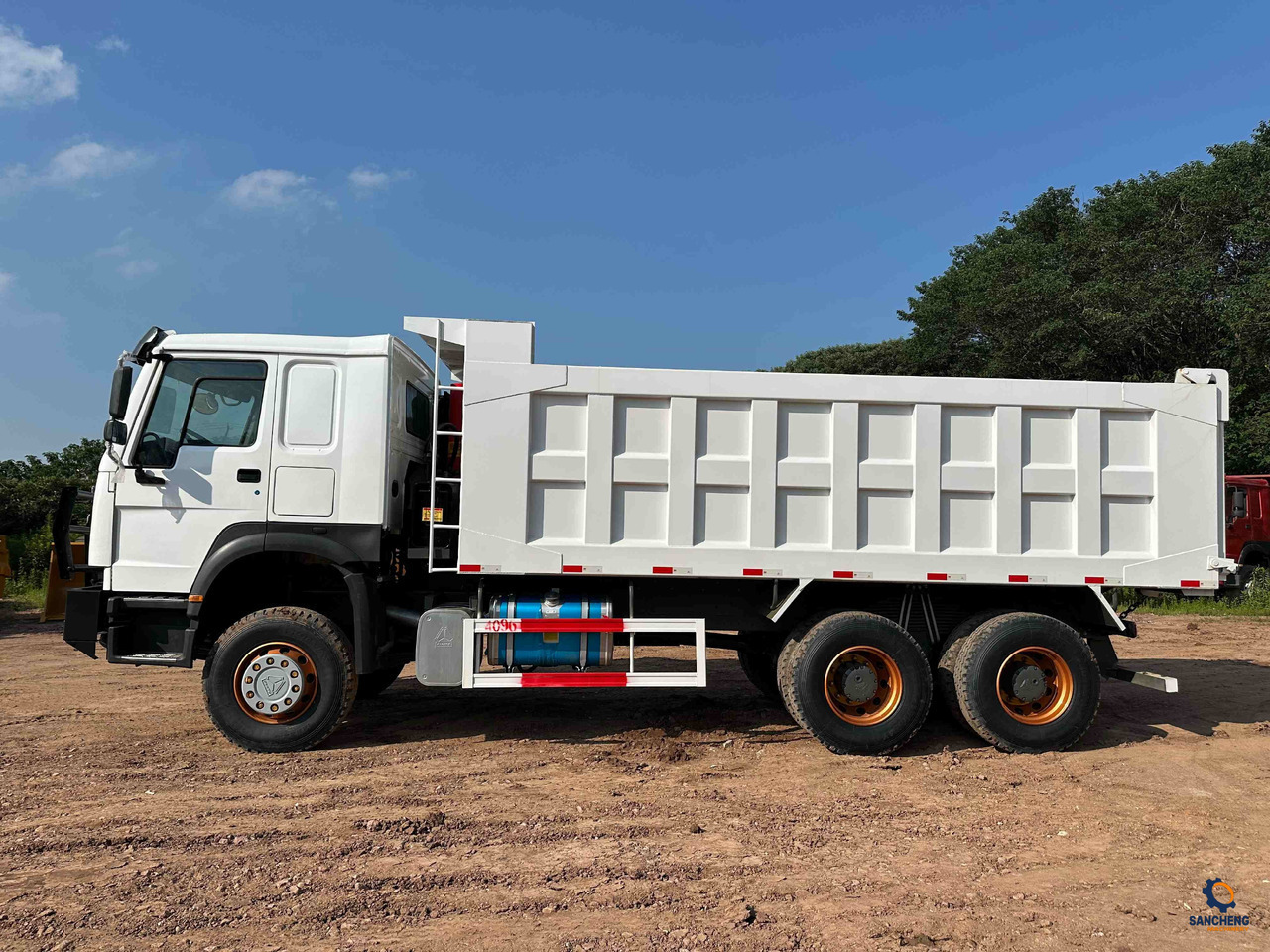 HOWO 400 With Bumper - Camion benne: photos 4 HOWO 400 With Bumper - Camion benne: photos 4