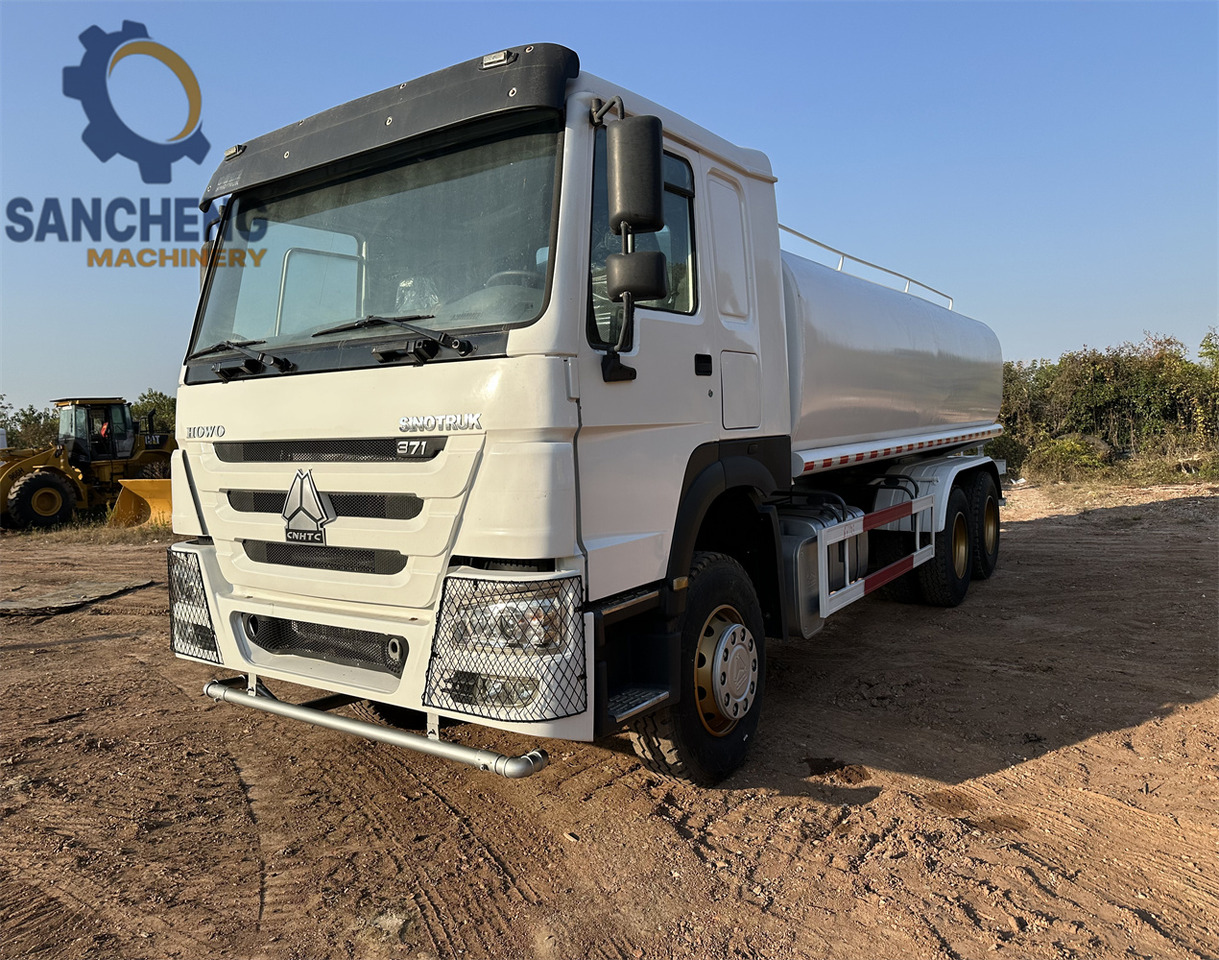 SINOTRUK HOWO 370HP 6x4 Water Tank Truck - Camion citerne: photos 1 SINOTRUK HOWO 370HP 6x4 Water Tank Truck - Camion citerne: photos 1