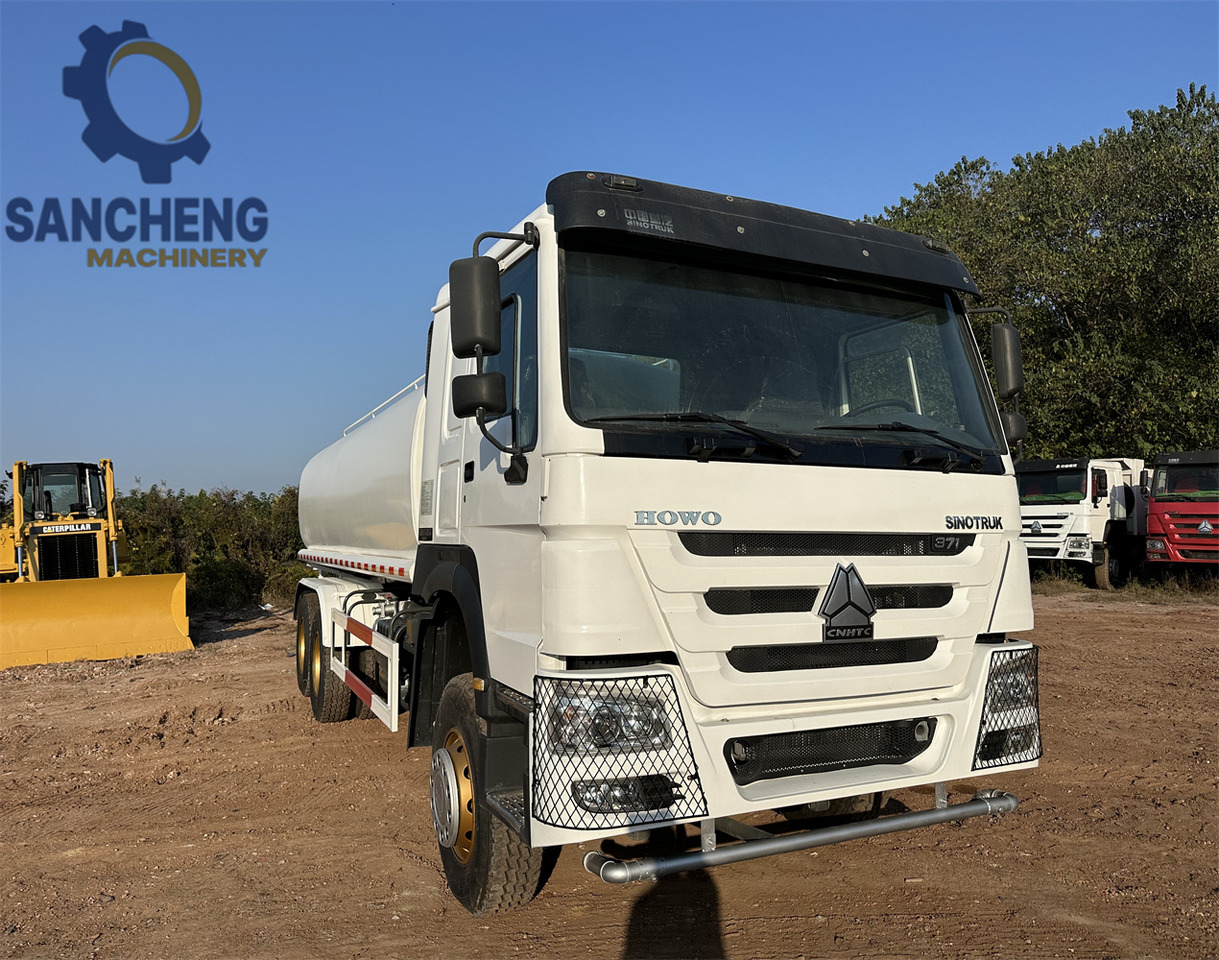SINOTRUK HOWO 371 6x4 Water Tanker Truck - Camion citerne: photos 3 SINOTRUK HOWO 371 6x4 Water Tanker Truck - Camion citerne: photos 3