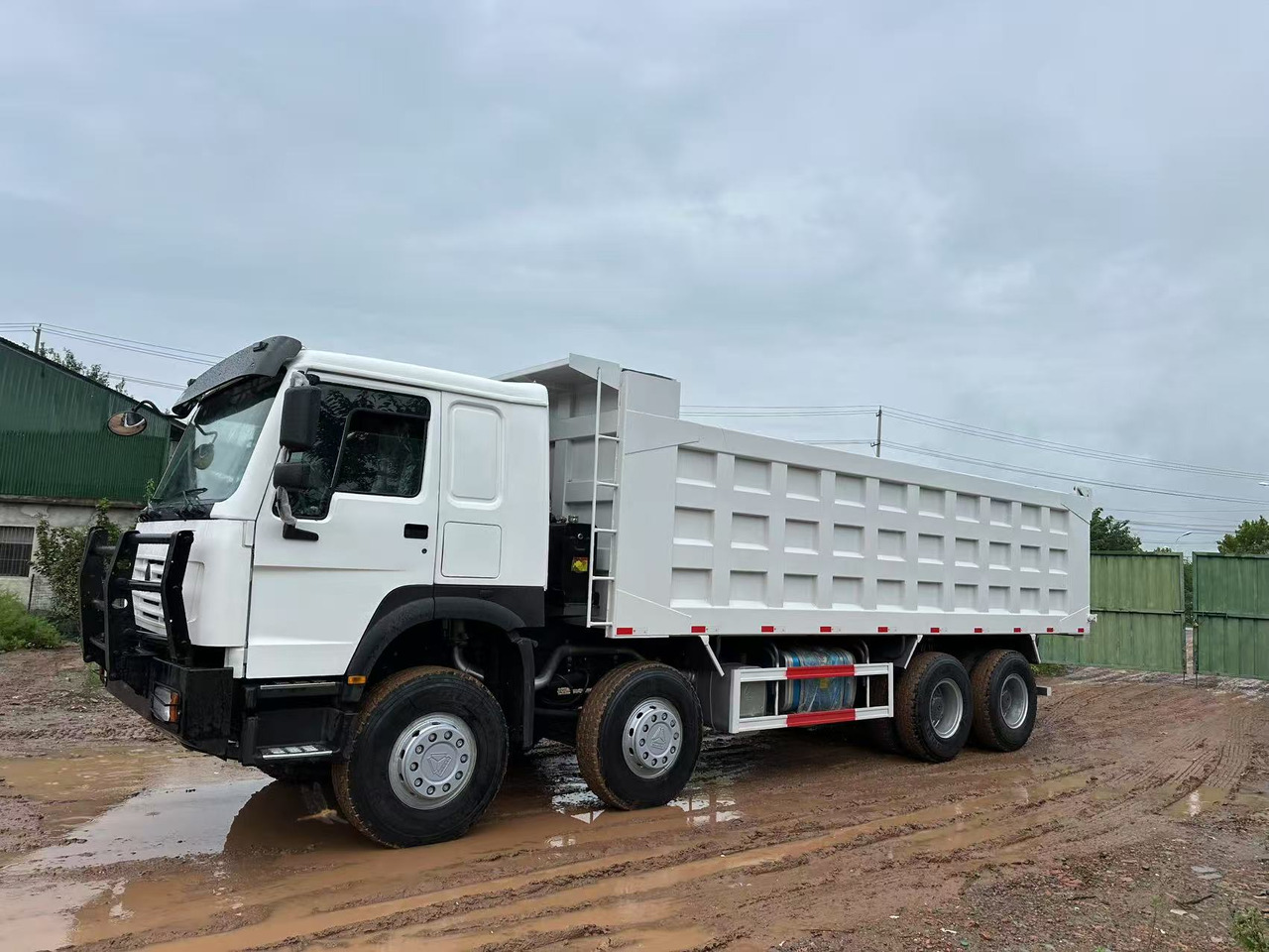 Camion benne pour transport de matériaux granulaires SINOTRUK HOWO 371 with Bumper: photos 6