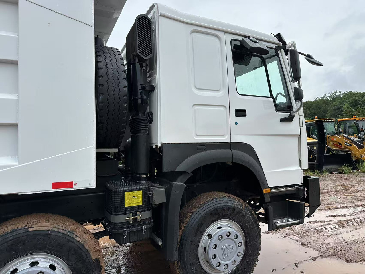 Camion benne pour transport de matériaux granulaires SINOTRUK HOWO 371 with Bumper: photos 7