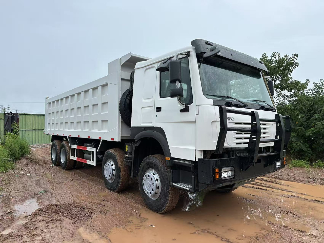 SINOTRUK HOWO 371 with Bumper - Camion benne: photos 1 SINOTRUK HOWO 371 with Bumper - Camion benne: photos 1