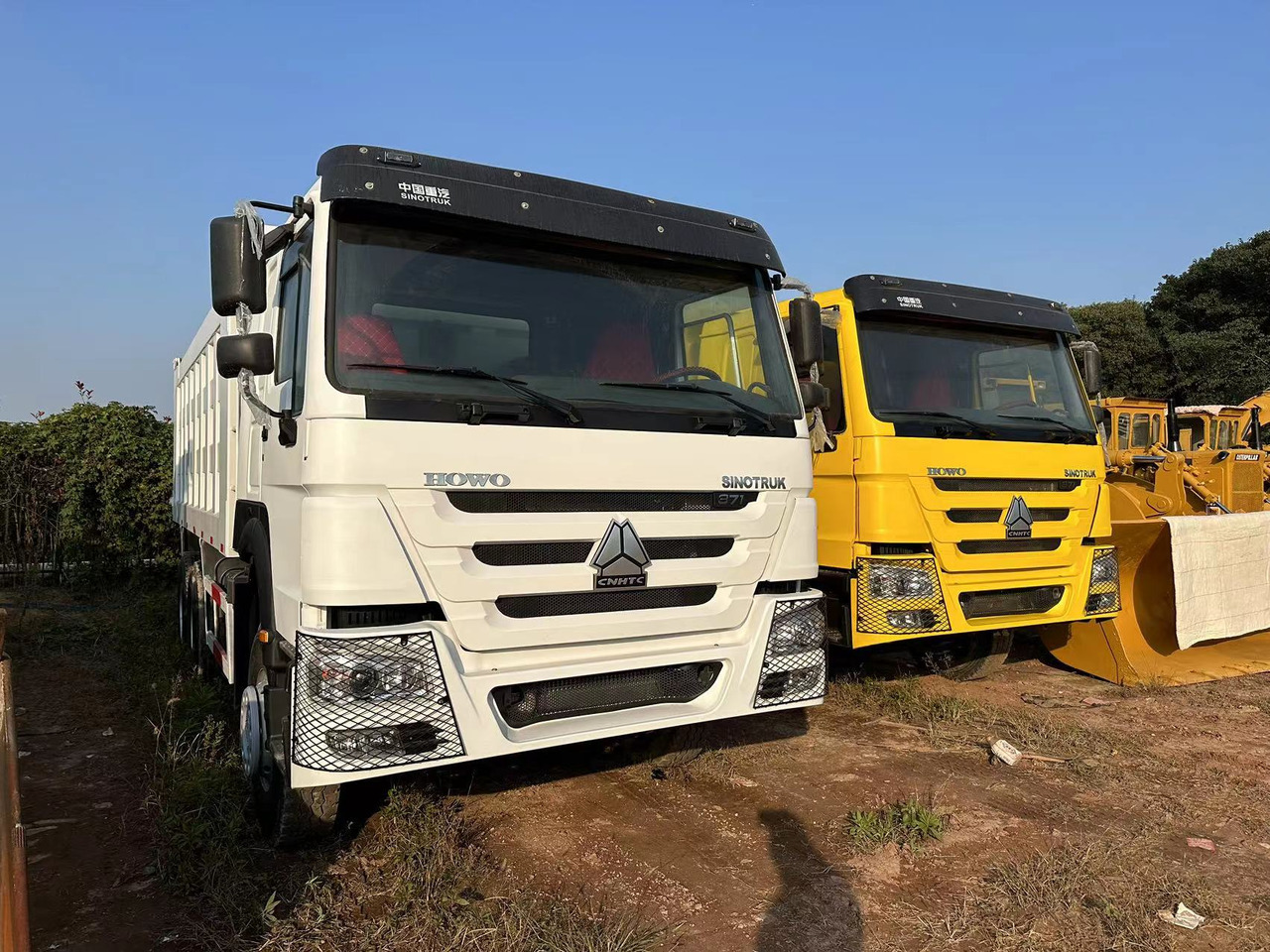 SINOTRUK HOWO 371hp 6x4 - Camion benne: photos 1 SINOTRUK HOWO 371hp 6x4 - Camion benne: photos 1