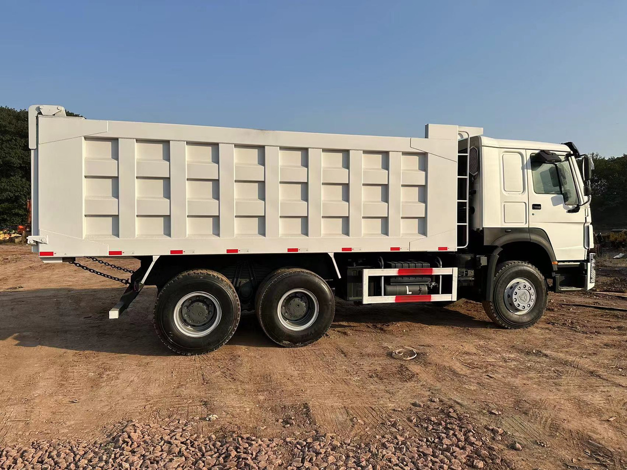 SINOTRUK HOWO 371hp 6x4 - Camion benne: photos 5 SINOTRUK HOWO 371hp 6x4 - Camion benne: photos 5