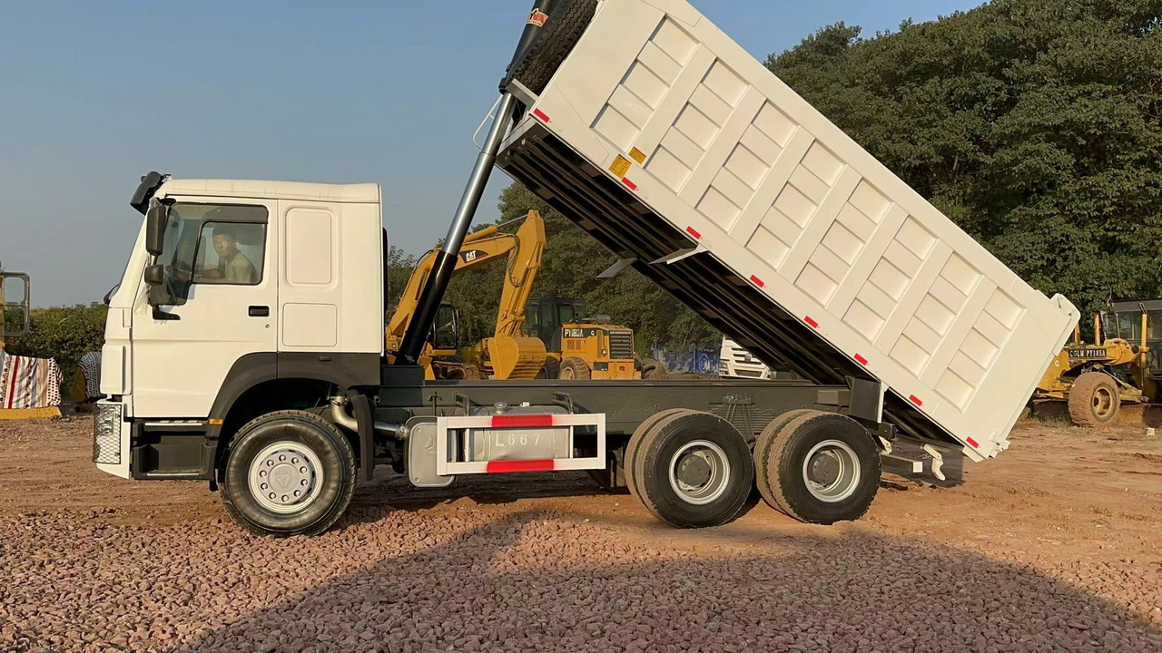 SINOTRUK HOWO 371hp 6x4 - Camion benne: photos 5 SINOTRUK HOWO 371hp 6x4 - Camion benne: photos 5
