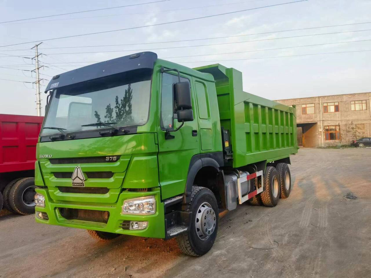 SINOTRUK HOWO 375 - Camion benne: photos 2 SINOTRUK HOWO 375 - Camion benne: photos 2