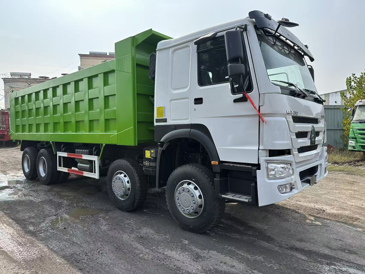 SINOTRUK HOWO 420HP 8X4 Tipper Truck - Camion benne: photos 4 SINOTRUK HOWO 420HP 8X4 Tipper Truck - Camion benne: photos 4