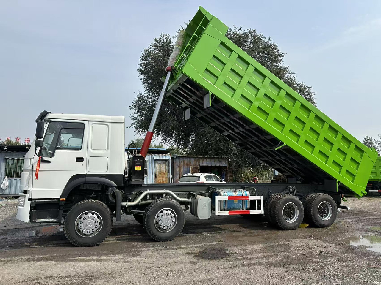 SINOTRUK HOWO 420HP 8X4 Tipper Truck - Camion benne: photos 3 SINOTRUK HOWO 420HP 8X4 Tipper Truck - Camion benne: photos 3