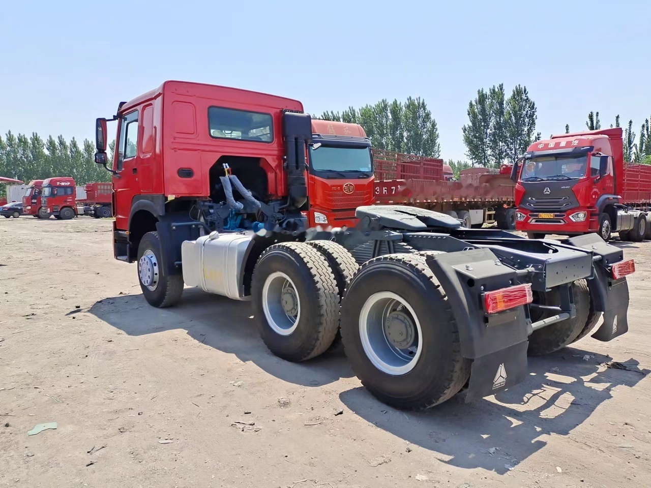 SINOTRUK Howo tractor unit 420 - Tracteur routier: photos 2 SINOTRUK Howo tractor unit 420 - Tracteur routier: photos 2