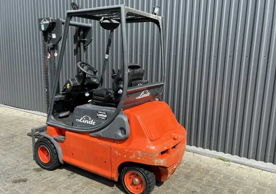 Linde E20P-02 - Chariot élévateur électrique: photos 3 Linde E20P-02 - Chariot élévateur électrique: photos 3