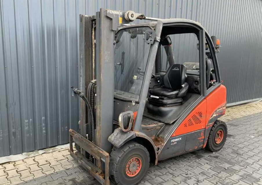 Linde H25T-02 - Chariot élévateur à gaz: photos 1 Linde H25T-02 - Chariot élévateur à gaz: photos 1