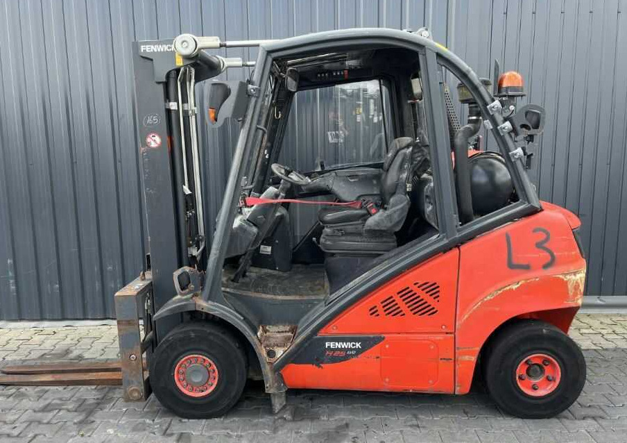 Linde H25T-02 - Chariot élévateur à gaz: photos 2 Linde H25T-02 - Chariot élévateur à gaz: photos 2