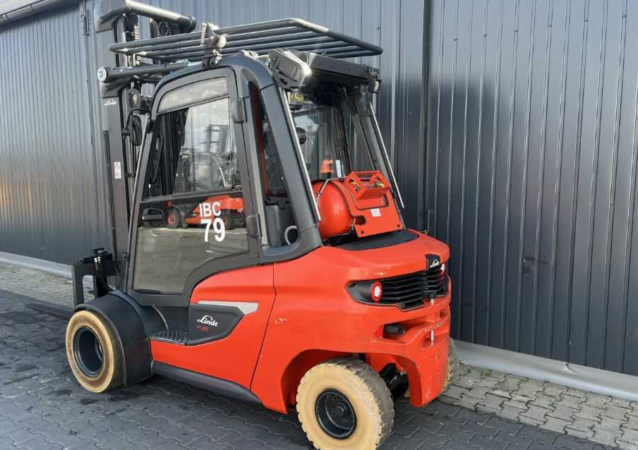Linde H35T-01 - Chariot élévateur à gaz: photos 3 Linde H35T-01 - Chariot élévateur à gaz: photos 3