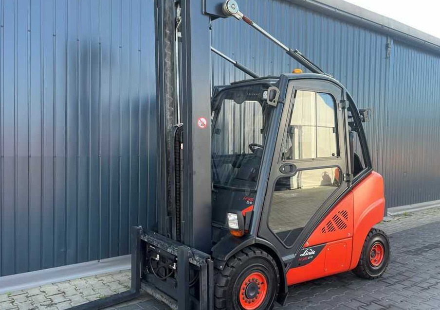 Linde H35T-02 - Chariot élévateur à gaz: photos 1 Linde H35T-02 - Chariot élévateur à gaz: photos 1