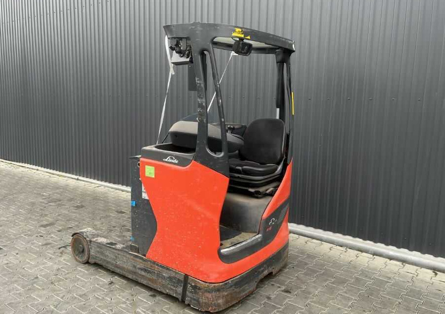 Linde R16HD-01 - Chariot à mât rétractable: photos 3 Linde R16HD-01 - Chariot à mât rétractable: photos 3