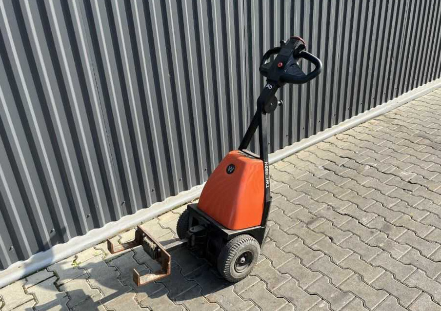 Linde TWE080N - Chariot tracteur: photos 1 Linde TWE080N - Chariot tracteur: photos 1
