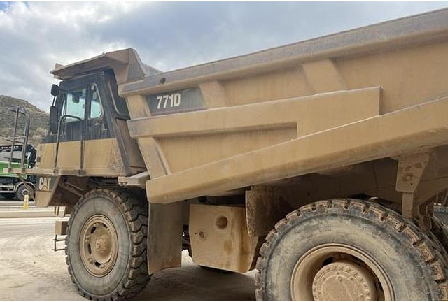 Caterpillar 771D - Tombereau: photos 3 Caterpillar 771D - Tombereau: photos 3