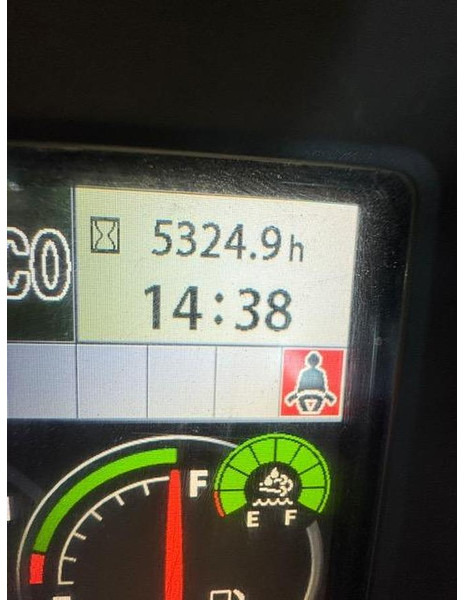 Hitachi ZX225USLC-6 - Pelle sur chenille: photos 3 Hitachi ZX225USLC-6 - Pelle sur chenille: photos 3