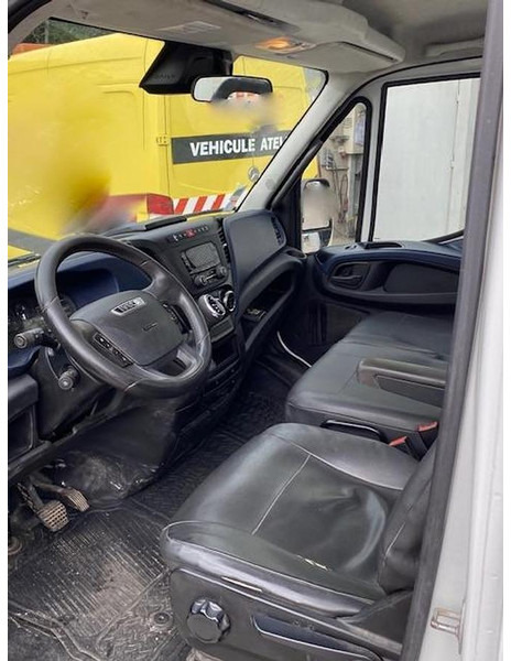 Iveco 35C18 - Utilitaire benne: photos 2 Iveco 35C18 - Utilitaire benne: photos 2