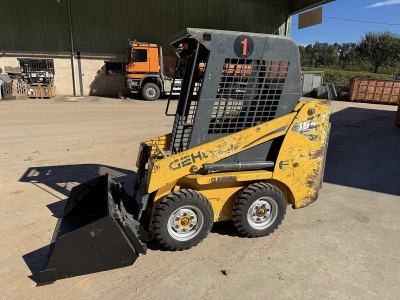 Gehl 1640 - Matériel forestier: photos 1 Gehl 1640 - Matériel forestier: photos 1