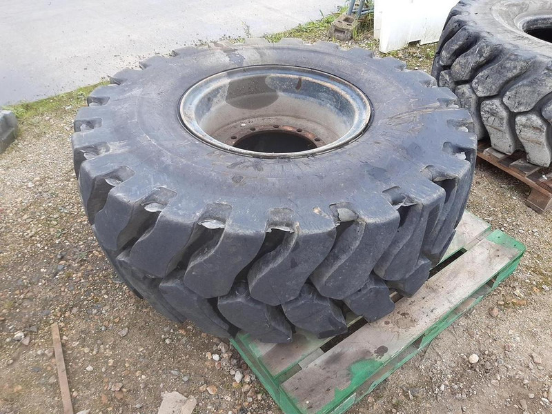 Michelin 20.5R25XLDD2A - Pneus et jantes: photos 1 Michelin 20.5R25XLDD2A - Pneus et jantes: photos 1