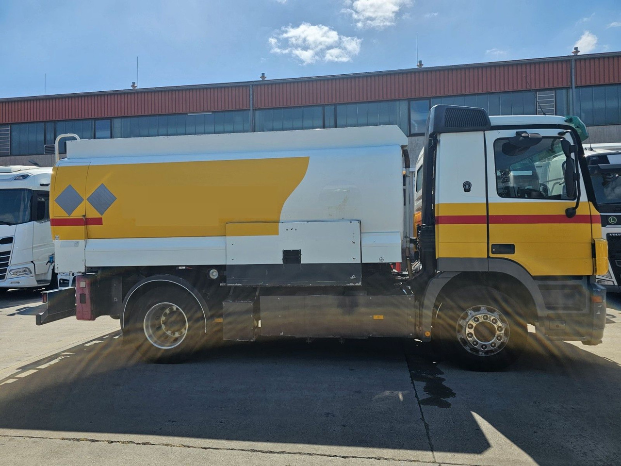 Mercedes-Benz ACTROS 1832 * OBER-& UNTER * 2 KAMMER * KLIMA * - Camion citerne: photos 4 Mercedes-Benz ACTROS 1832 * OBER-& UNTER * 2 KAMMER * KLIMA * - Camion citerne: photos 4